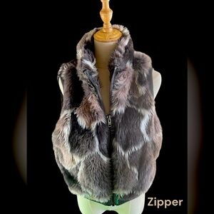 Faux fur vest with zipper, side large.